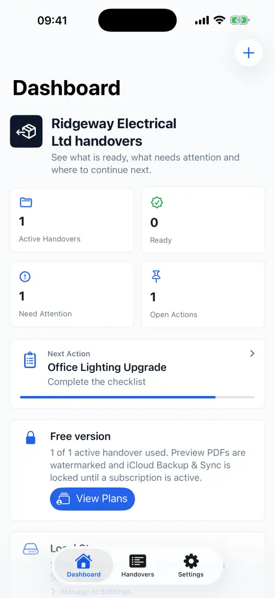 Contractor Handover Pro dashboard showing active projects, photos, documents and signatures